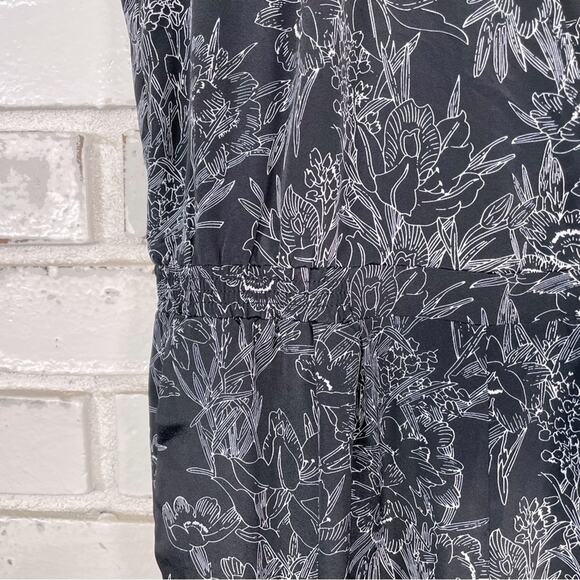 Ann Taylor Petite Black and White Floral V-neck Sleeveless Jumpsuit S - Picture 6 of 14